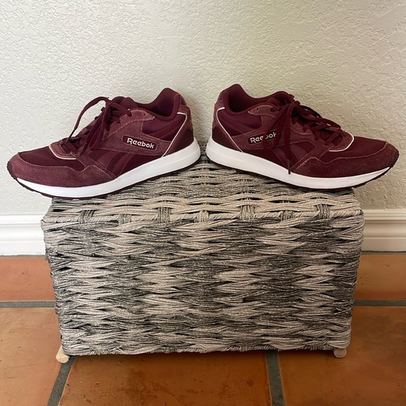 Burgundy suede shoes Reebok womens size 8 1/2 or mens 7 great condition - Picture 12 of 14